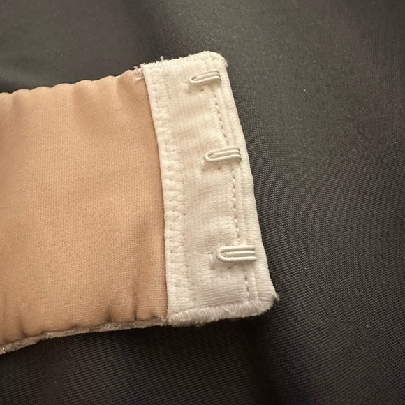 Victoria's Secret Cream Lace Strapless Bra - Picture 11 of 11